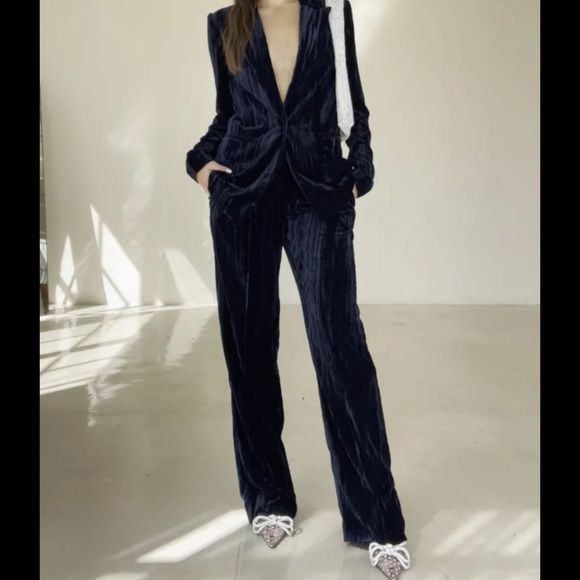 Velvet Suit- Wayf - Picture 1 of 6